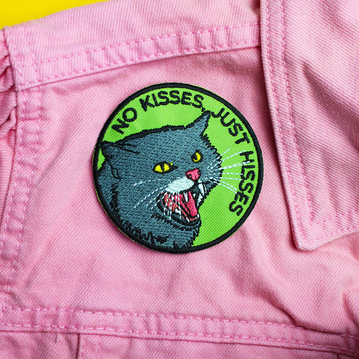 NO KISSES, JUST HISSES PATCH - PACK OF 6 - Extreme Largeness Wholesale