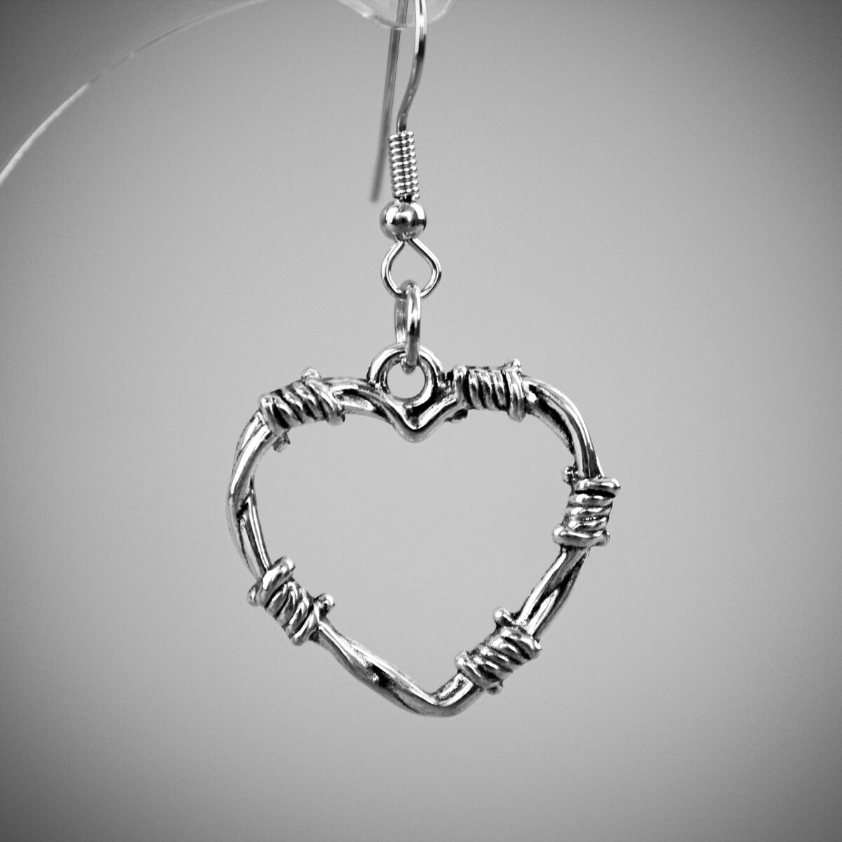 SMALL BARBED WIRE HEART EARRINGS - PACK OF 5 - Extreme Largeness Wholesale