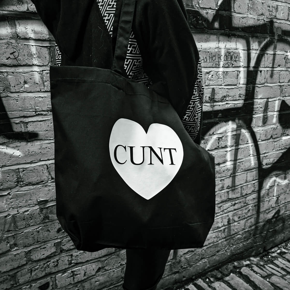 CUNT HEART X-LARGE BLACK TOTE BAG - Extreme Largeness Wholesale