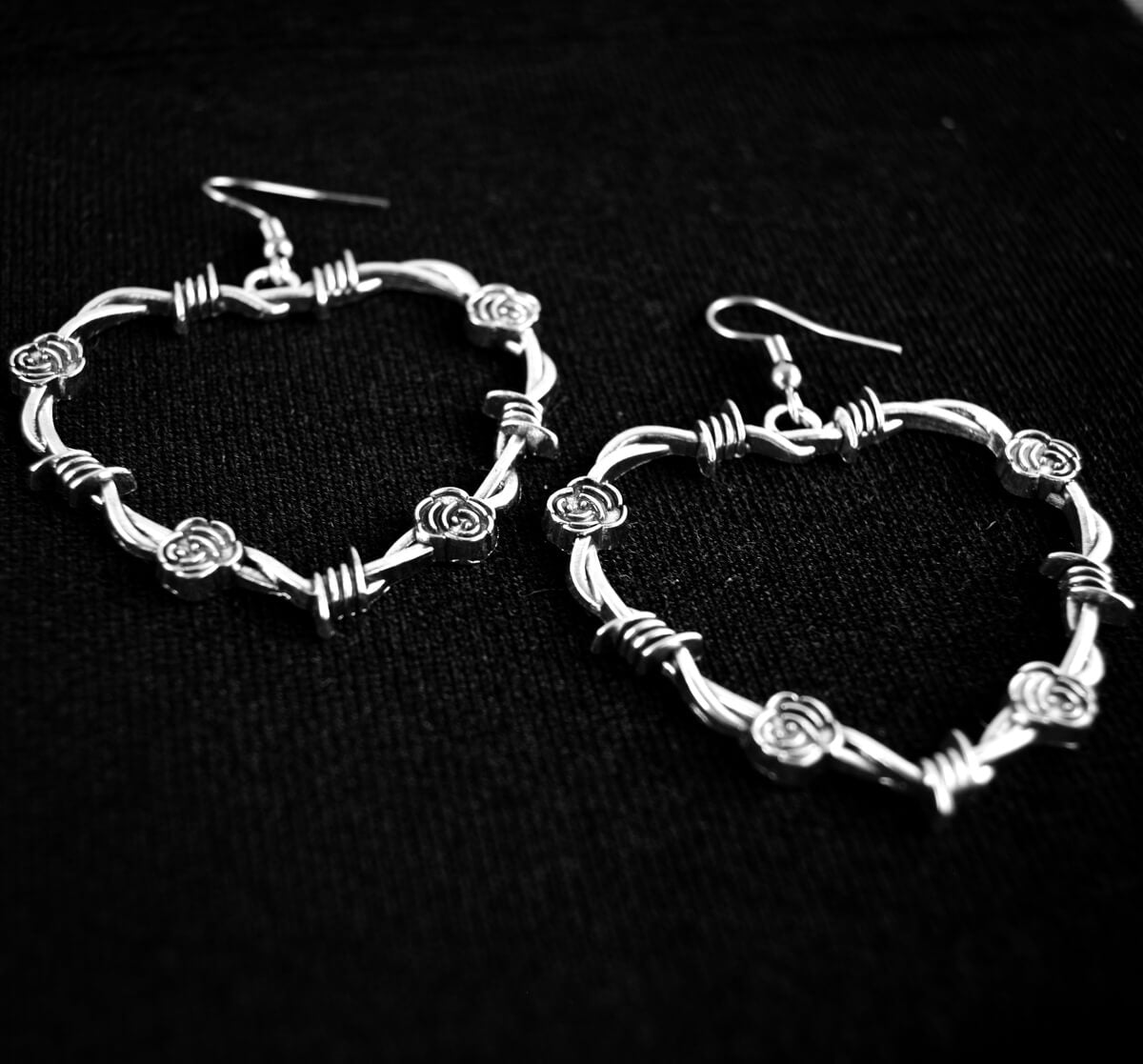 LARGE BARBED WIRE HEART EARRINGS - PACK OF 5 - Extreme Largeness Wholesale