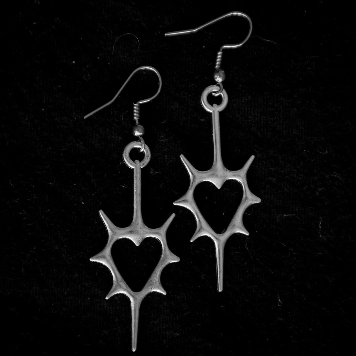 THORNY HEART EARRINGS - PACK OF 5 - Extreme Largeness Wholesale