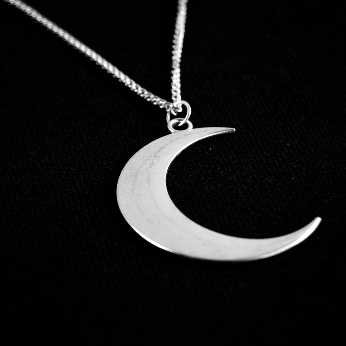 LARGE MOON NECKLACE - PACK OF 5 - Extreme Largeness Wholesale