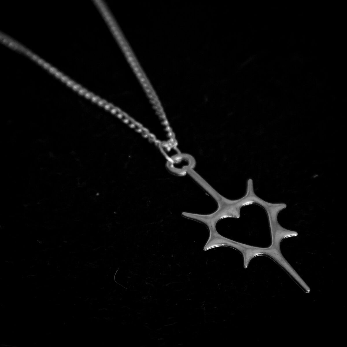 THORNY HEART NECKLACE - PACK OF 5 - Extreme Largeness Wholesale