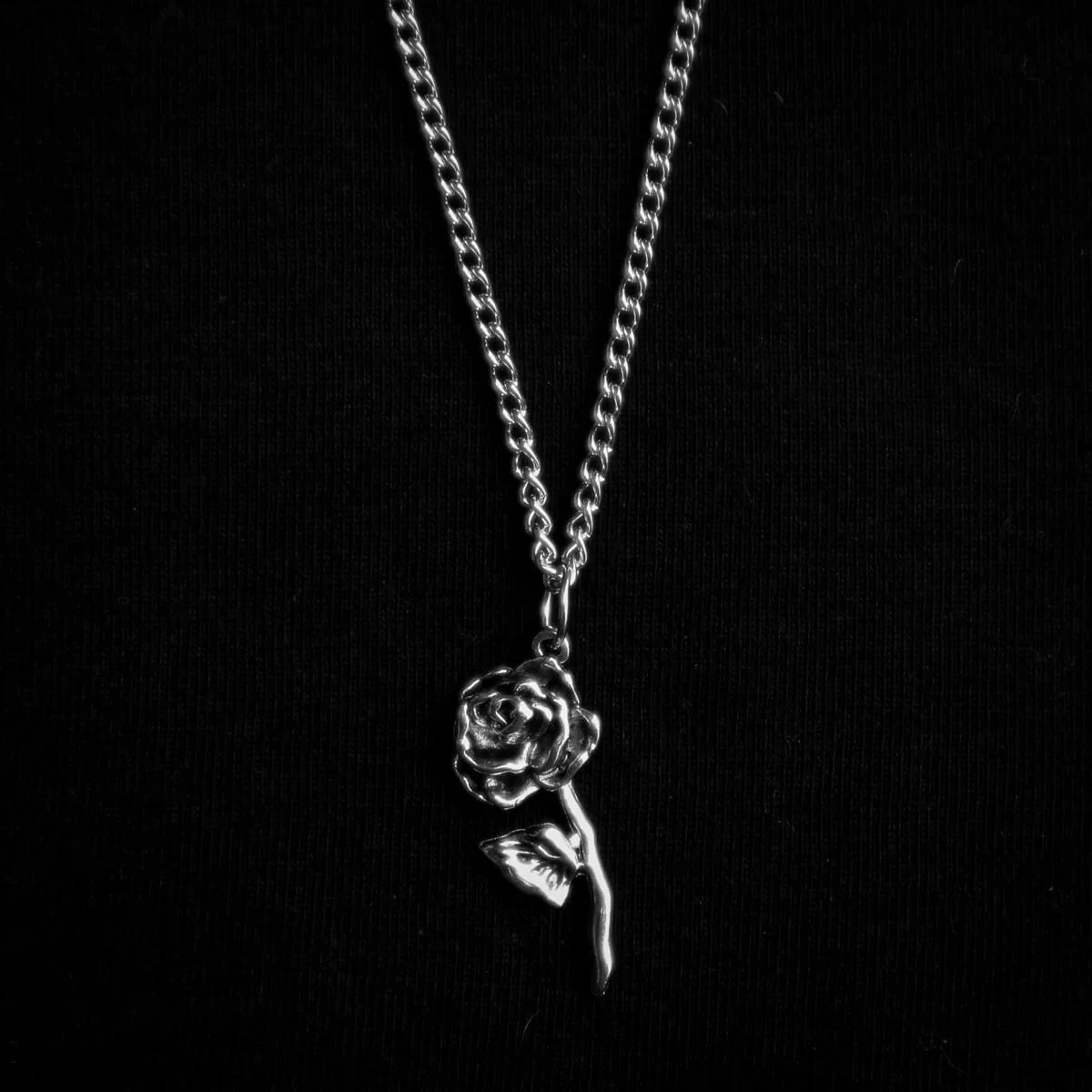 ROSE NECKLACE - PACK OF 5 - Extreme Largeness Wholesale