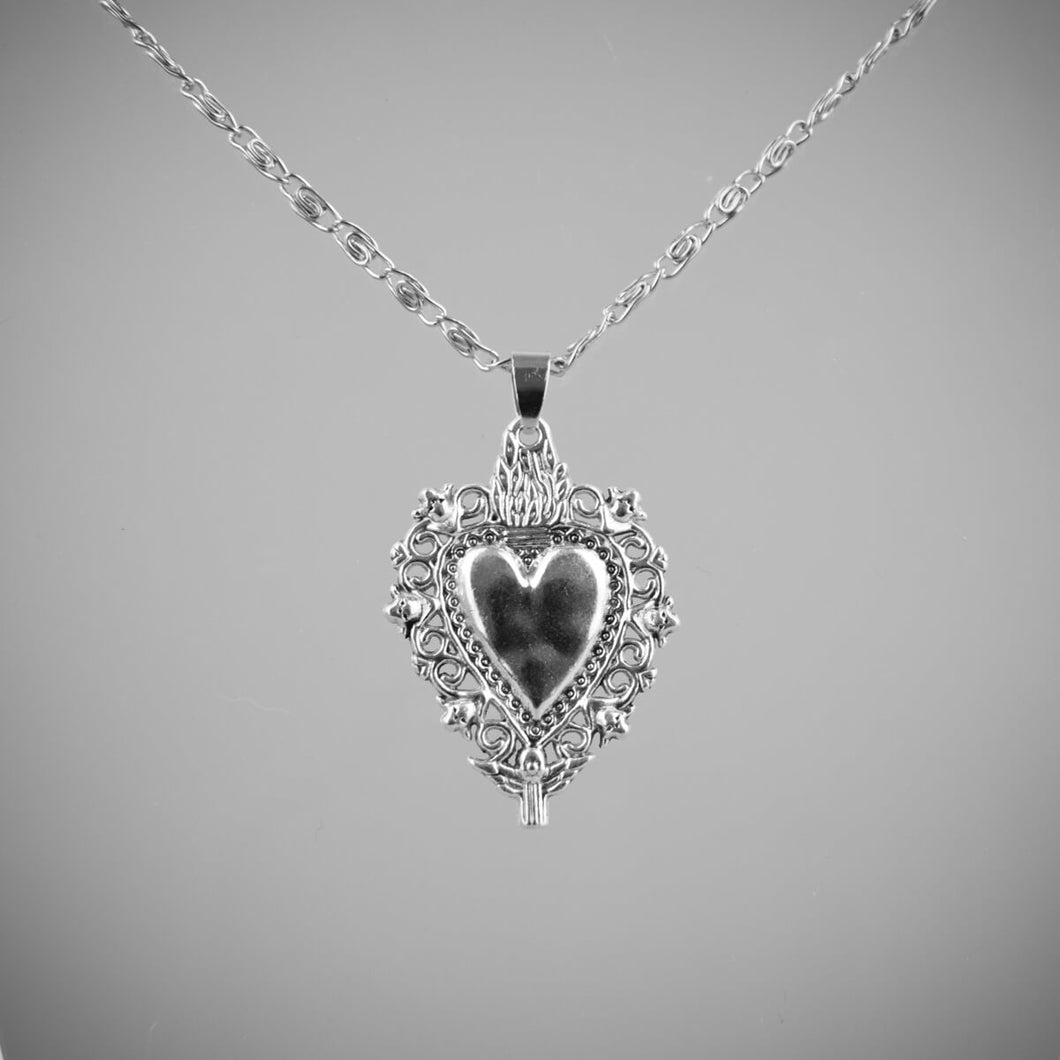 Sacred Heart silver necklace | Extreme Largeness Wholesale