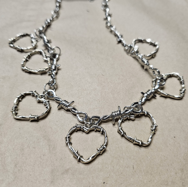 LNK69 Barbed Wire Hearts Choker