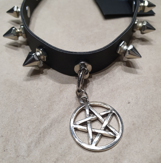 LNK48 1 Row Spikes & Pentacle Choker