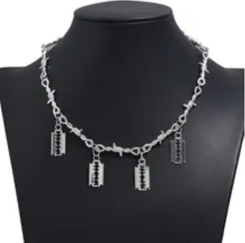 LNK68 Barbed Razor Blade Necklace