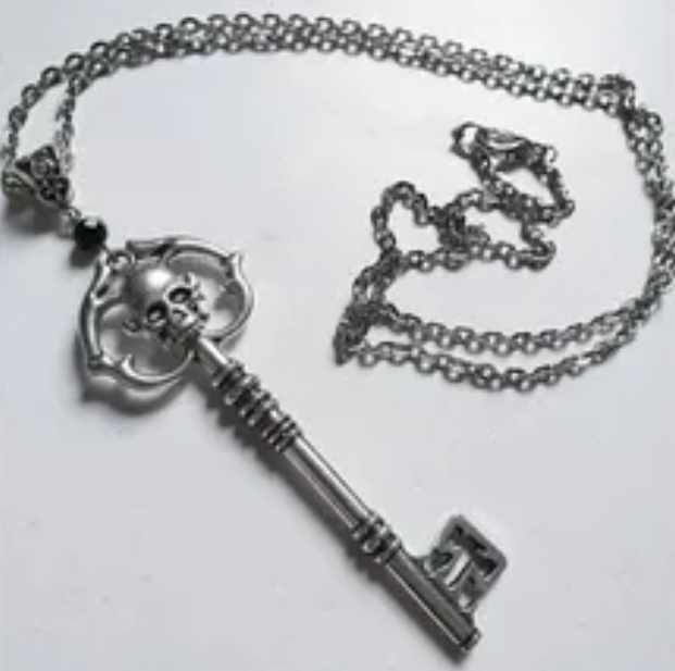 LNK59 Gothic Key Necklace Silver