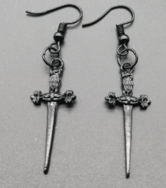 ER475 Small Dagger Earrings Black