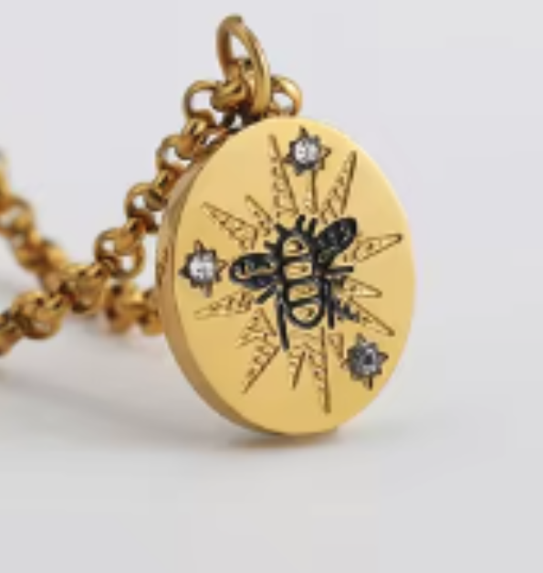 LNK445 Round Charm Necklace Bee Gold