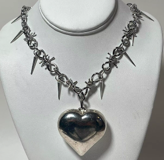 LNK548 Silver Heart Barbed Spike NK