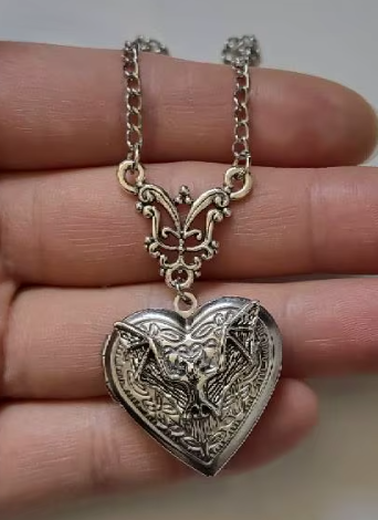 LNK114 Bat Heart Locket