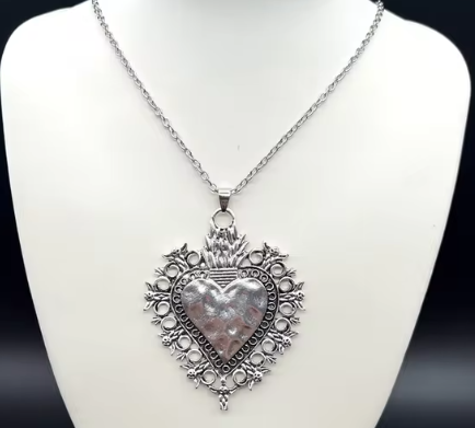 LNK119 Sacred Heart Necklace Silver