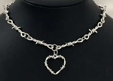 *LNK275 Thorns Heart Barbed Wire NK