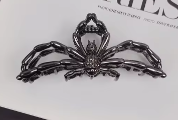 ACCS45 Hair Clip Black Spider (Vertical)