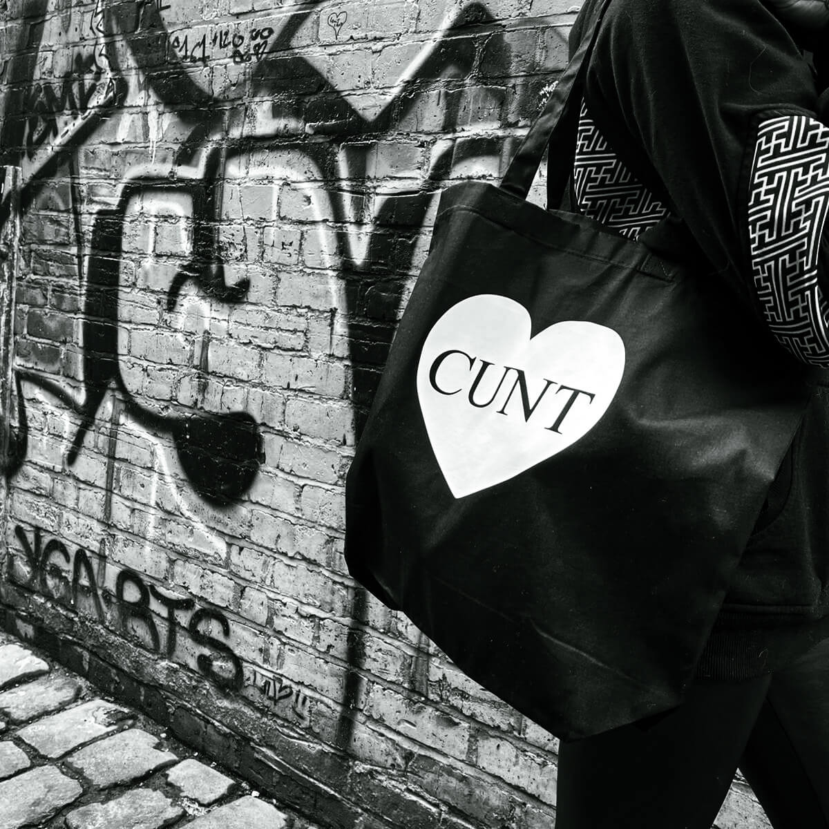 CUNT HEART X-LARGE BLACK TOTE BAG - Extreme Largeness Wholesale